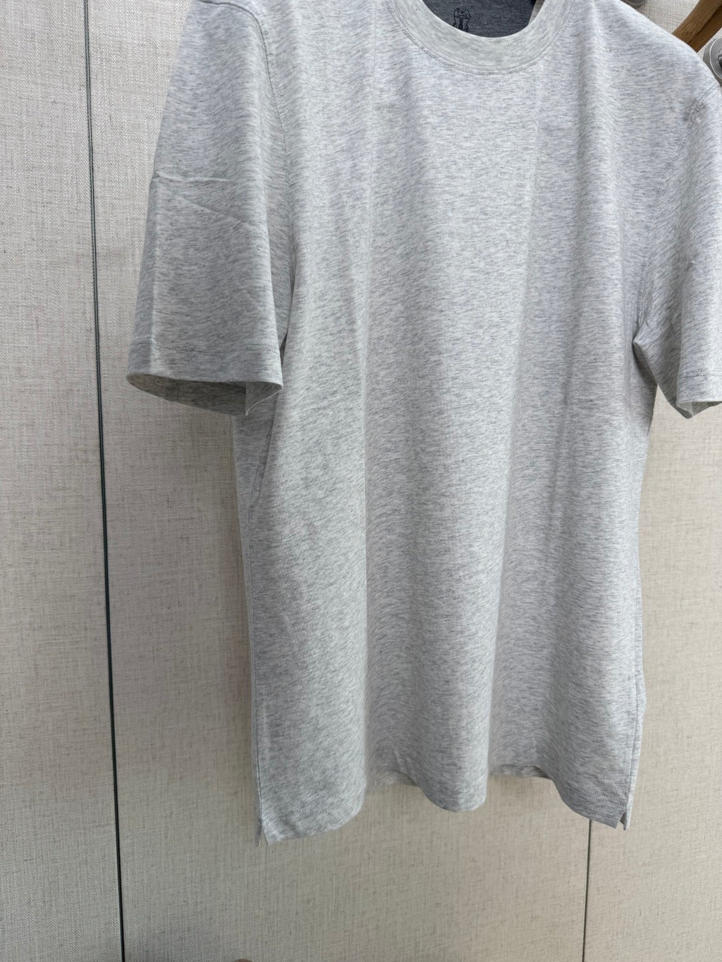 Brunello Cucinelli T-Shirt in Hellgrau Meliert mit Rundhalsausschnitt