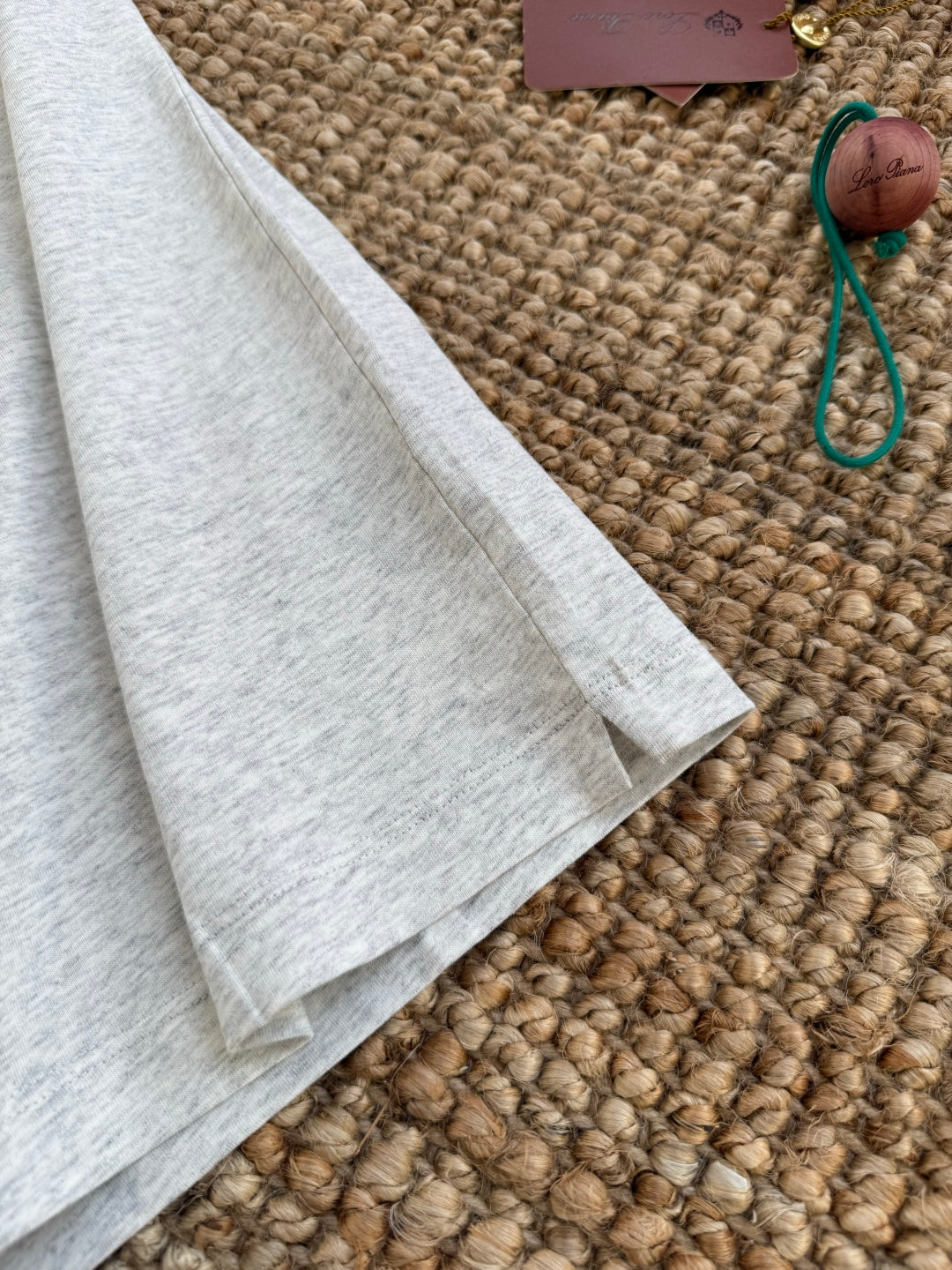 Brunello Cucinelli T-Shirt in Hellgrau Meliert mit Rundhalsausschnitt