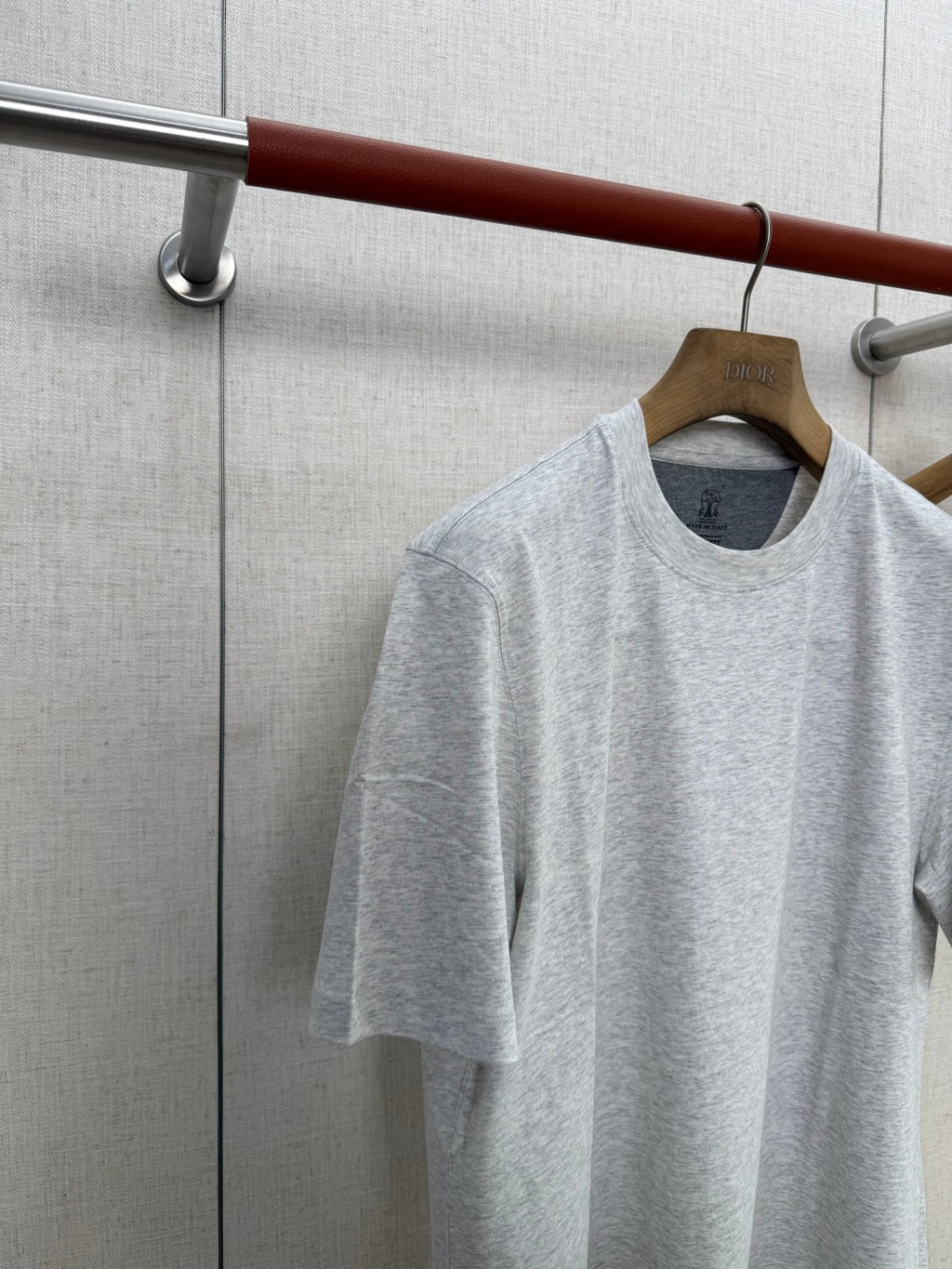 Brunello Cucinelli T-Shirt in Hellgrau Meliert mit Rundhalsausschnitt