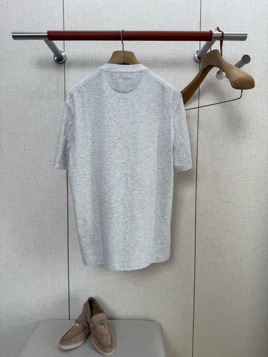 Brunello Cucinelli T-Shirt in Hellgrau Meliert mit Rundhalsausschnitt