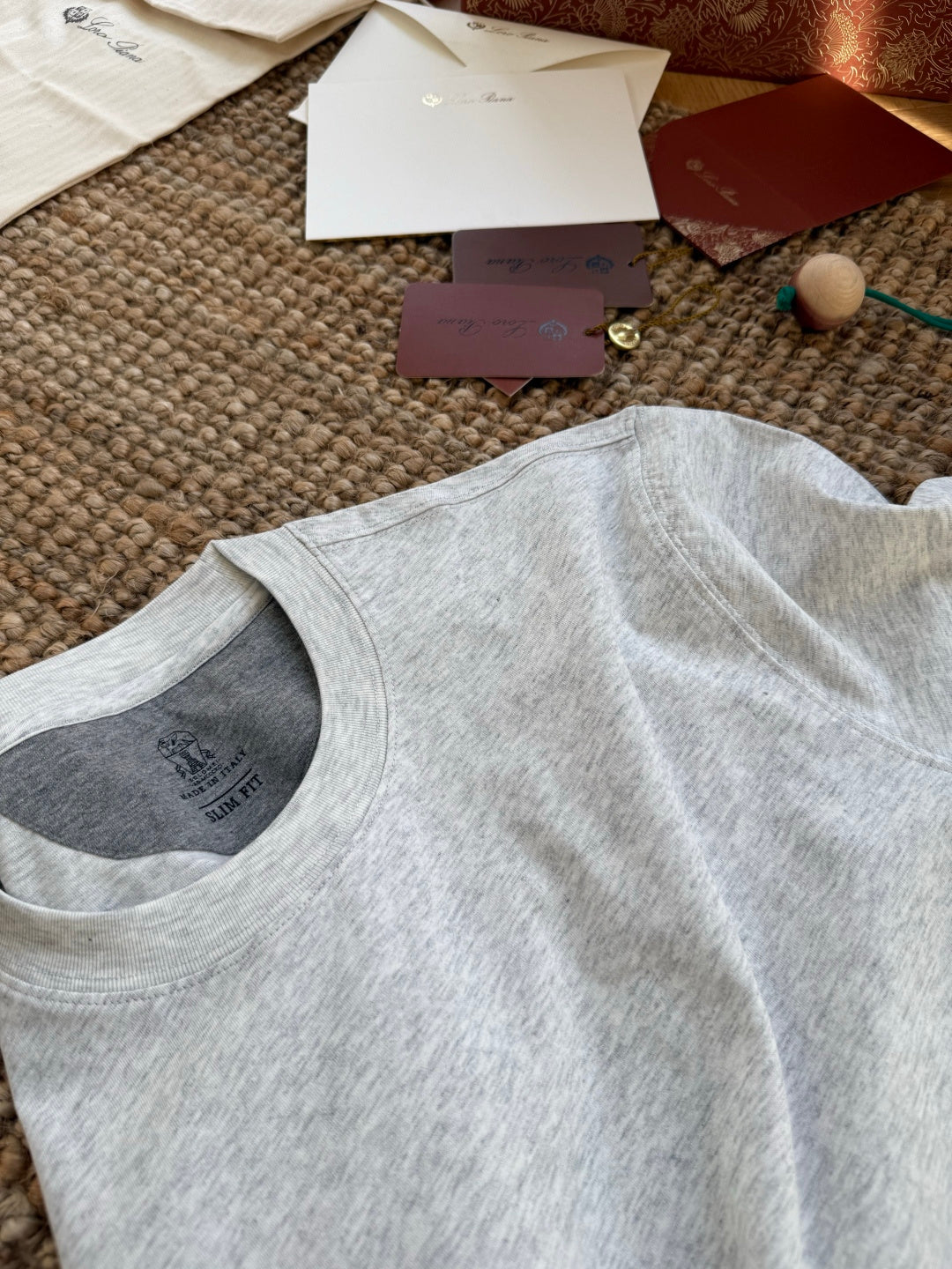 Brunello Cucinelli T-Shirt in Hellgrau Meliert mit Rundhalsausschnitt