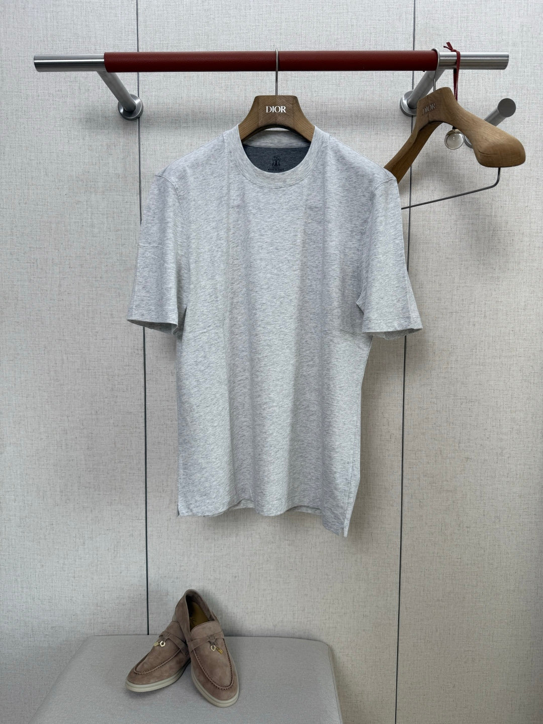 Brunello Cucinelli T-Shirt in Hellgrau Meliert mit Rundhalsausschnitt