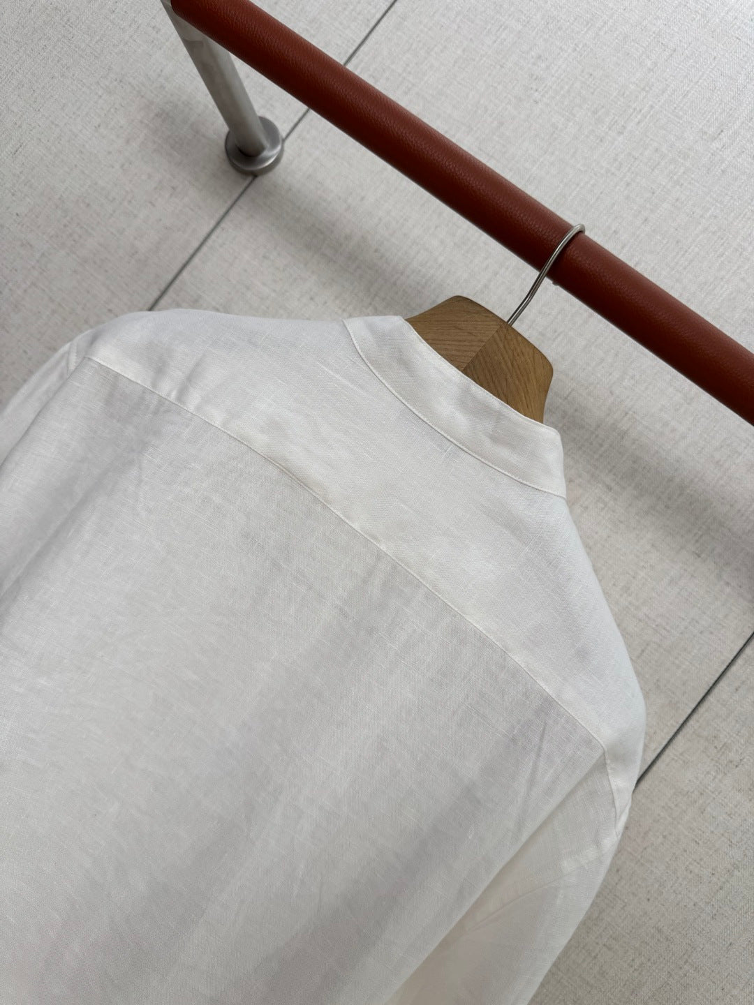 Loro Piana Hemd Weiss – Leichtes Leinenhemd mit Stehkragen