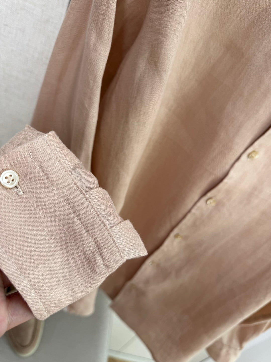 Loro Piana Hemd Beige – Leichtes Leinenhemd mit modernem Stehkragen