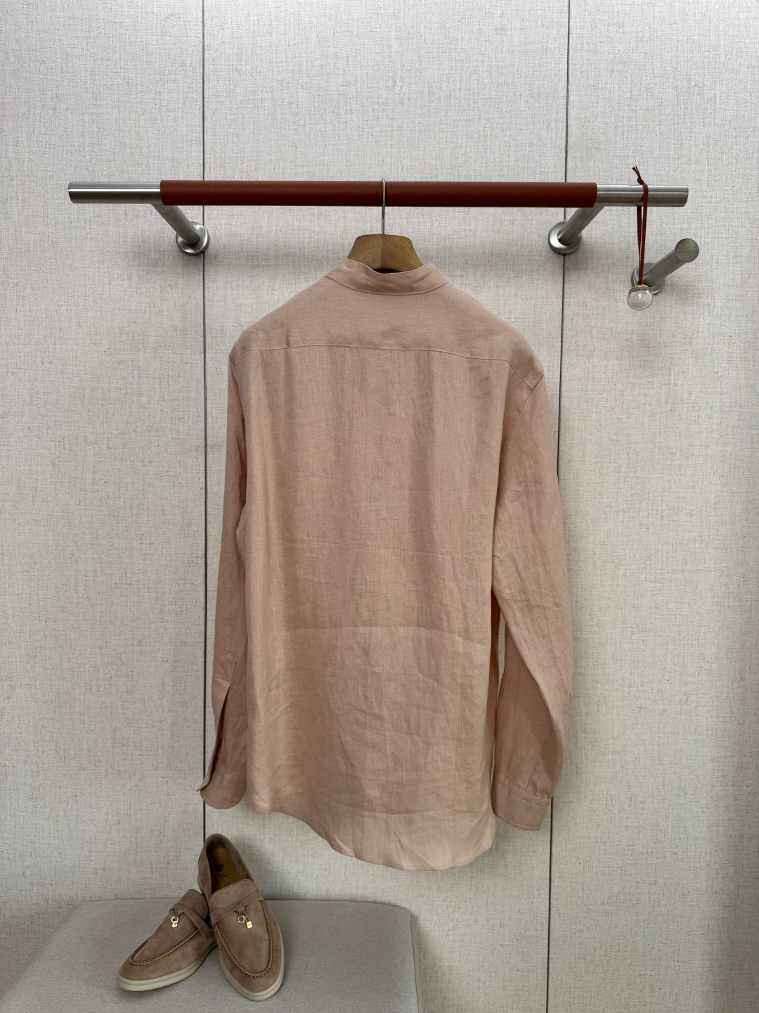 Loro Piana Hemd Beige – Leichtes Leinenhemd mit modernem Stehkragen