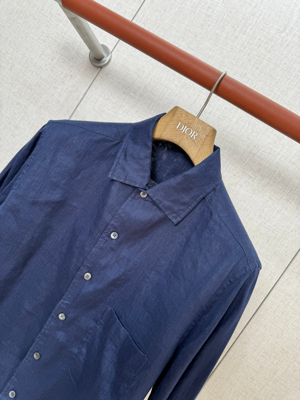 Brunello Cucinelli Hemd in Dunkelblau aus leichtem Stoff mit Brusttasche