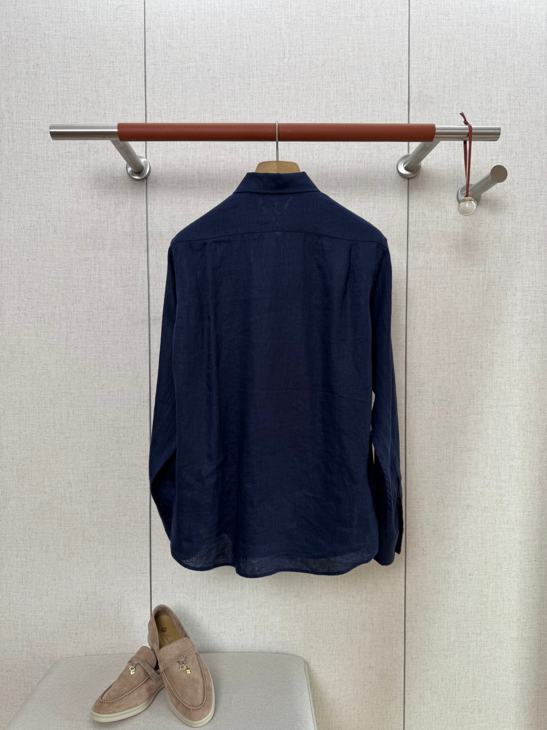 Brunello Cucinelli Hemd in Dunkelblau aus leichtem Stoff mit Brusttasche