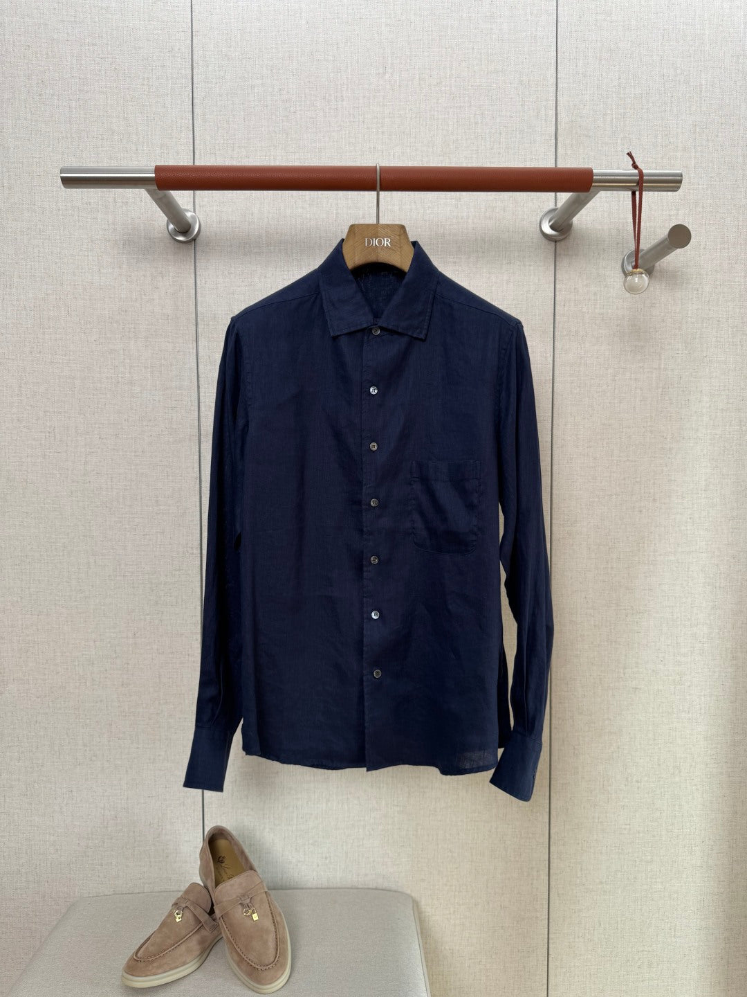 Brunello Cucinelli Hemd in Dunkelblau aus leichtem Stoff mit Brusttasche