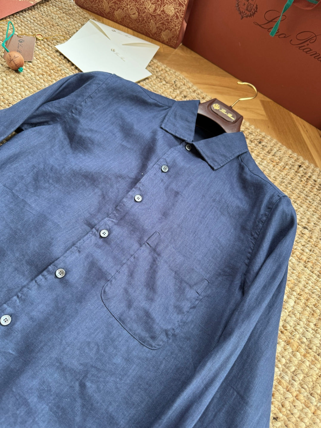 Brunello Cucinelli Hemd in Dunkelblau aus leichtem Stoff mit Brusttasche