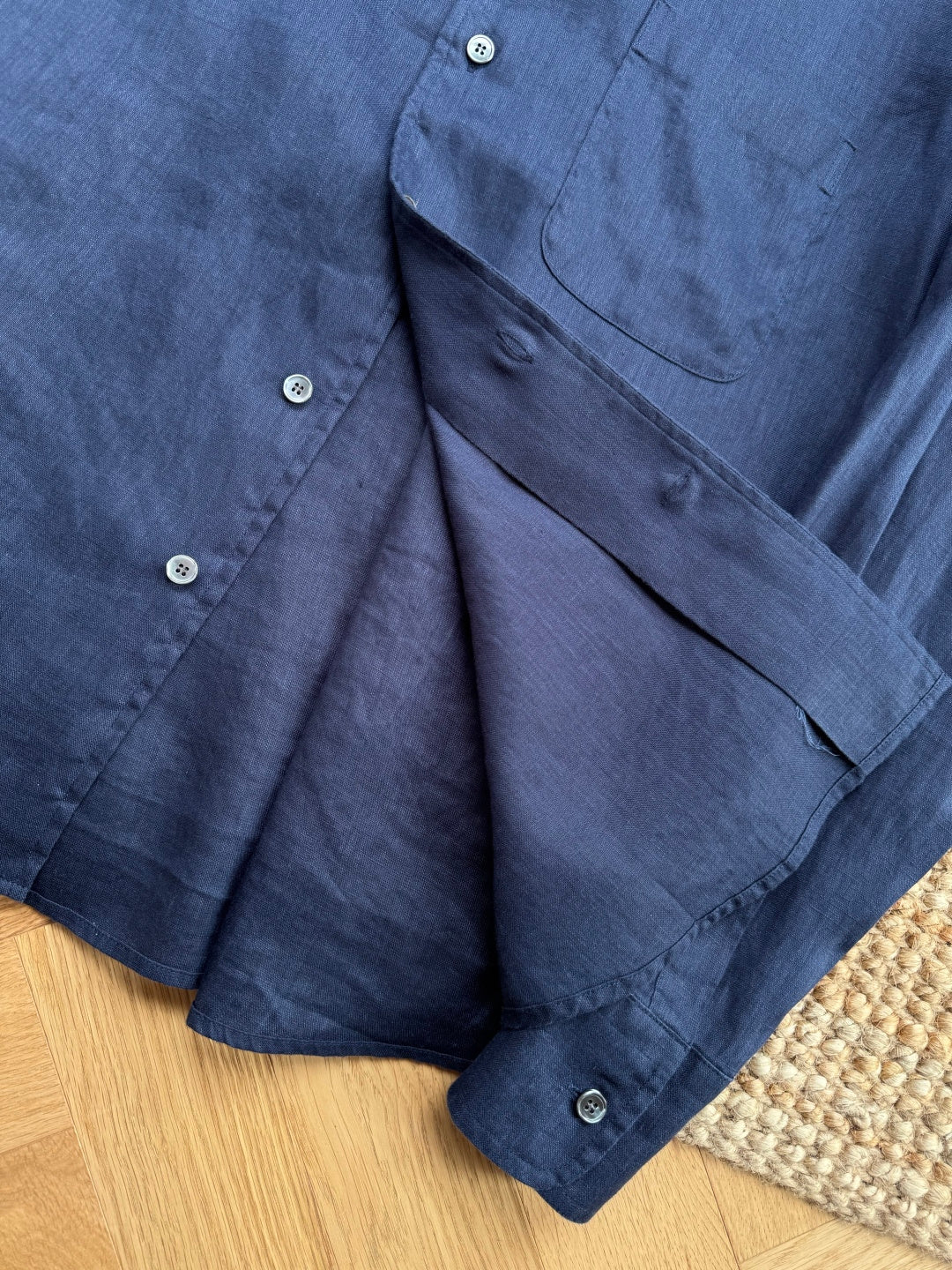 Brunello Cucinelli Hemd in Dunkelblau aus leichtem Stoff mit Brusttasche