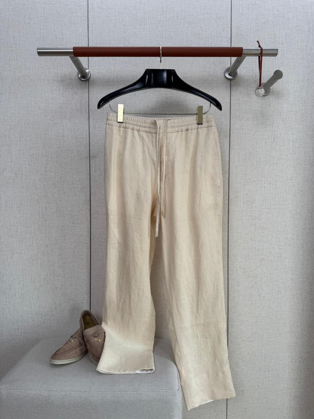 ZEGNA Cremefarbene Leinenhose mit elastischem Bund und geradem Bein