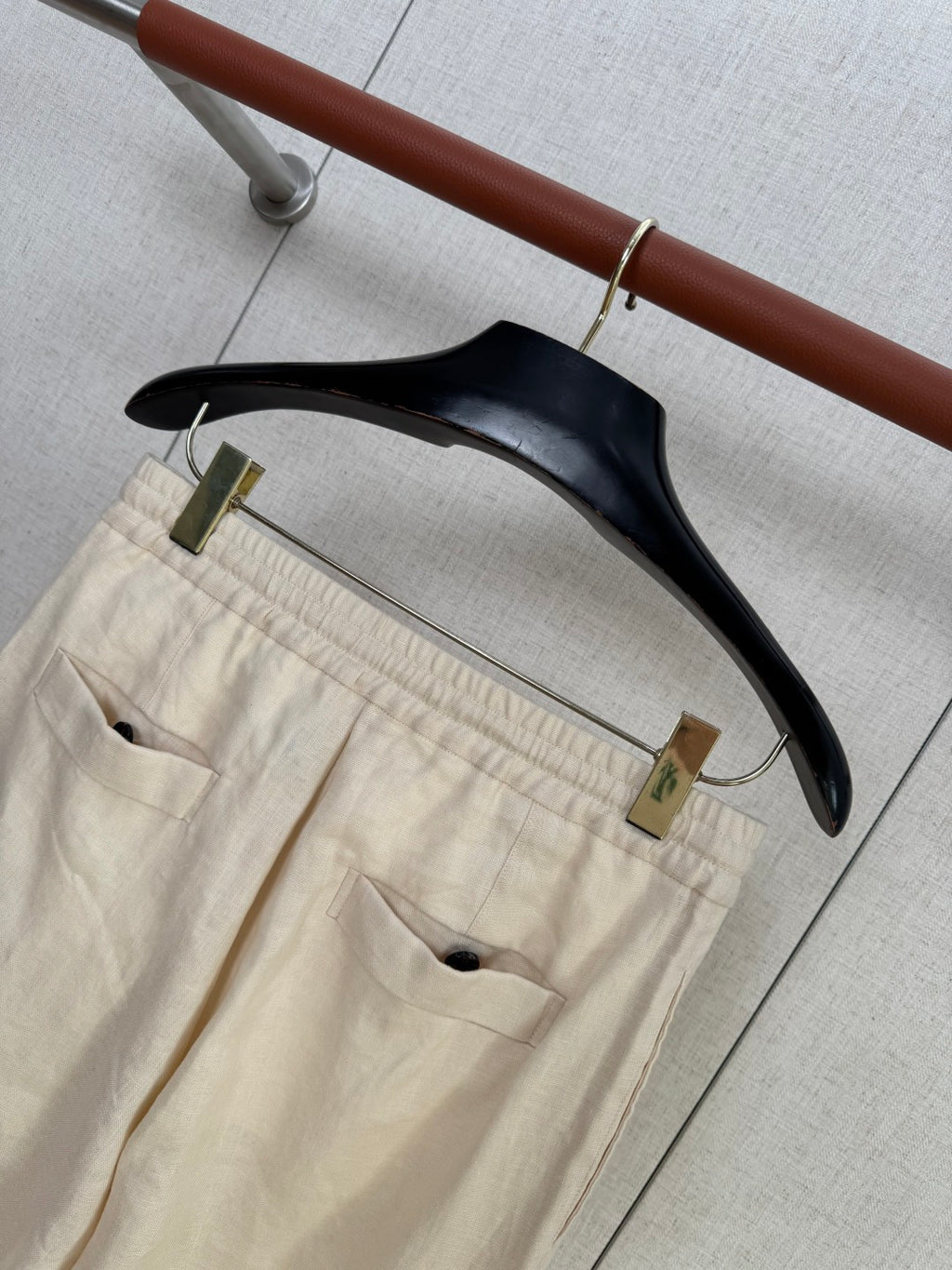 ZEGNA Cremefarbene Leinenhose mit elastischem Bund und geradem Bein