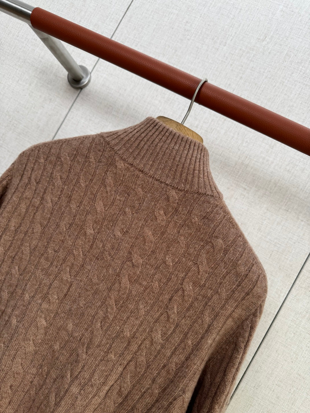 Lora Piana Pullover Braun mit Zopfmuster – Edler Half-Zip Strickpullover