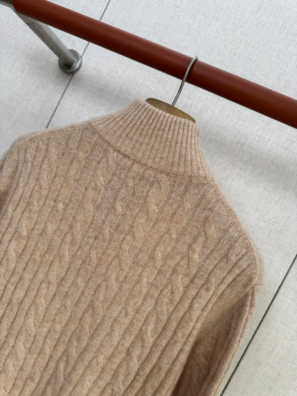 Lora Piana Strickpullover Beige – Luxus Halbzipp Pullover mit Zopfmuster