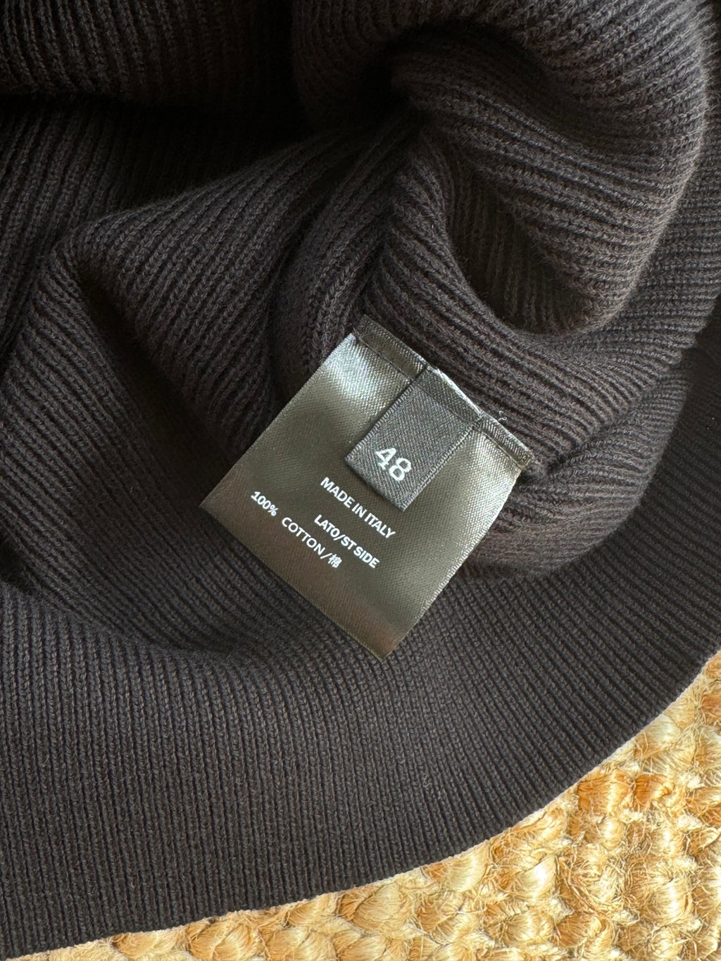 Brunello Cucinelli Strickshirt in Schwarz mit Polokragen und V-Ausschnitt