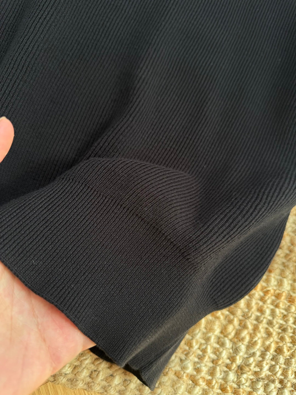 Brunello Cucinelli Strickshirt in Schwarz mit Polokragen und V-Ausschnitt