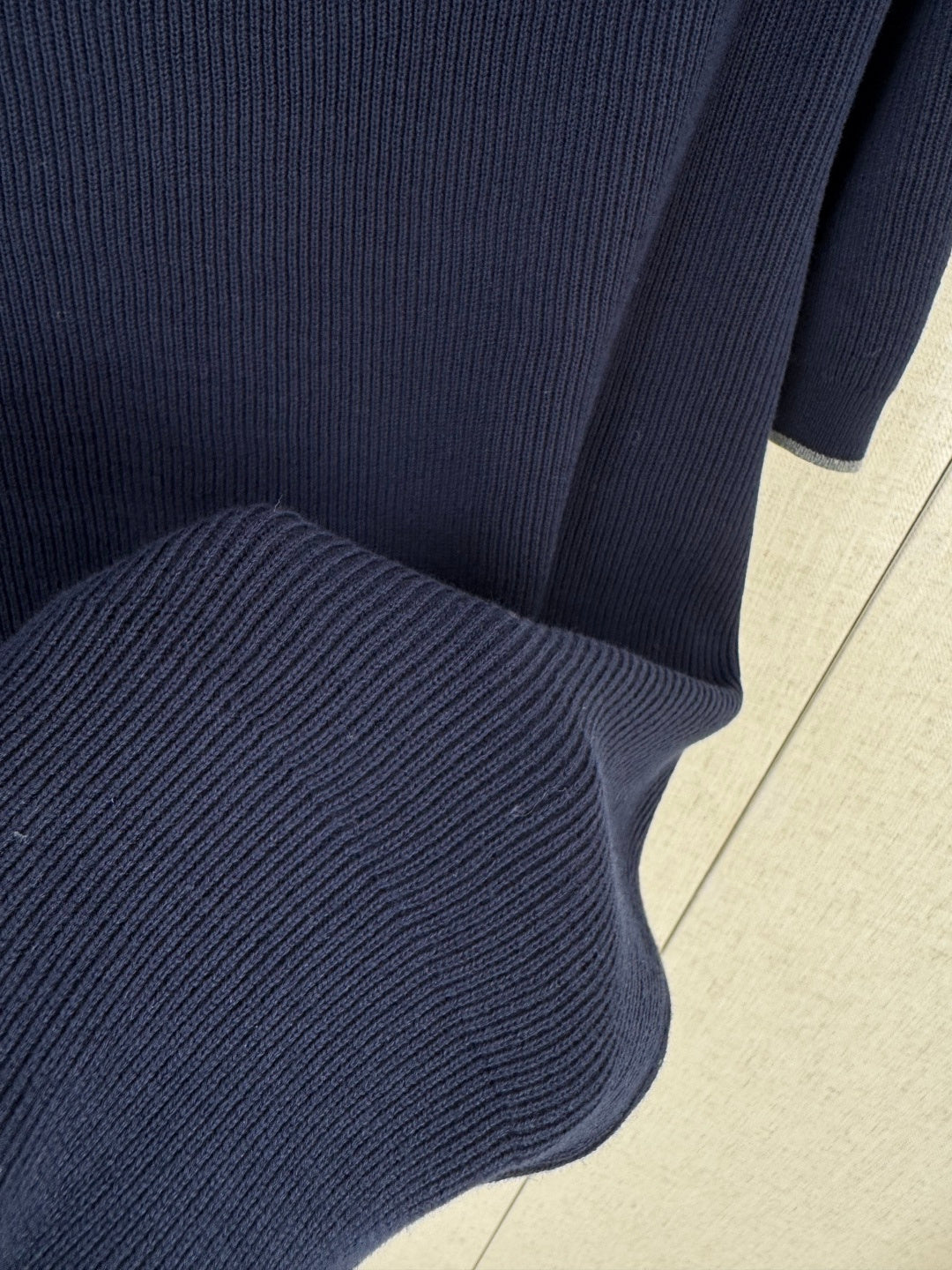 Brunello Cucinelli Strickshirt in Dunkelblau mit Polokragen – Kurzarm