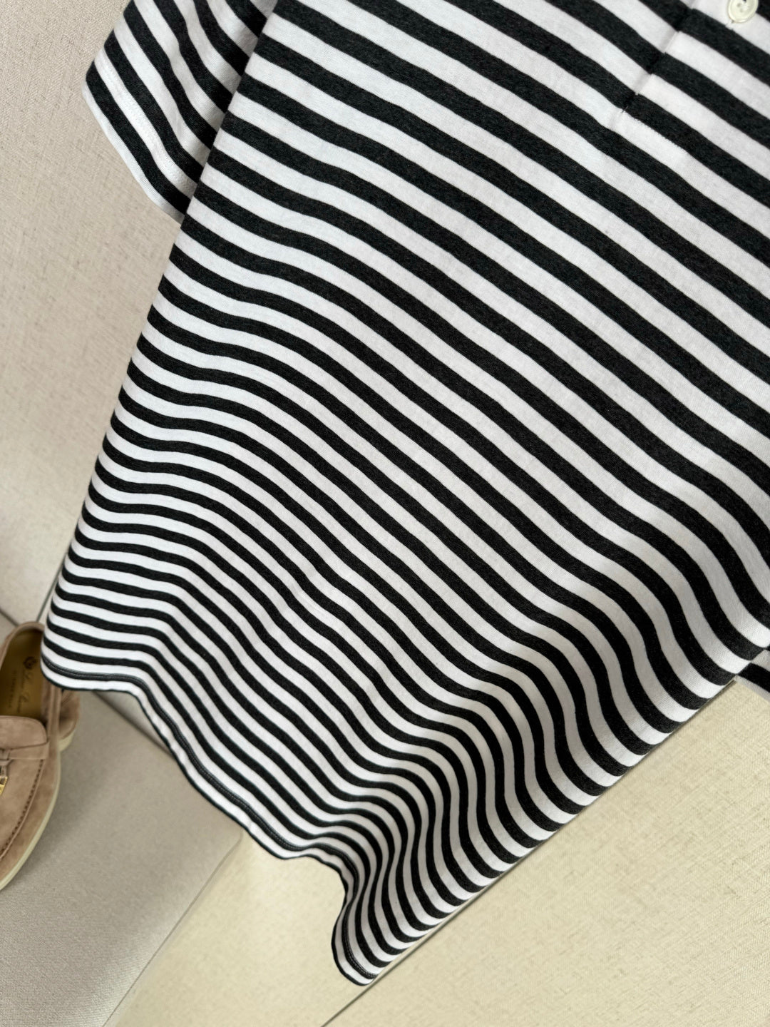 Loro Piana Poloshirt Schwarz-Weiss – Gestreiftes Poloshirt mit Kontrastkragen