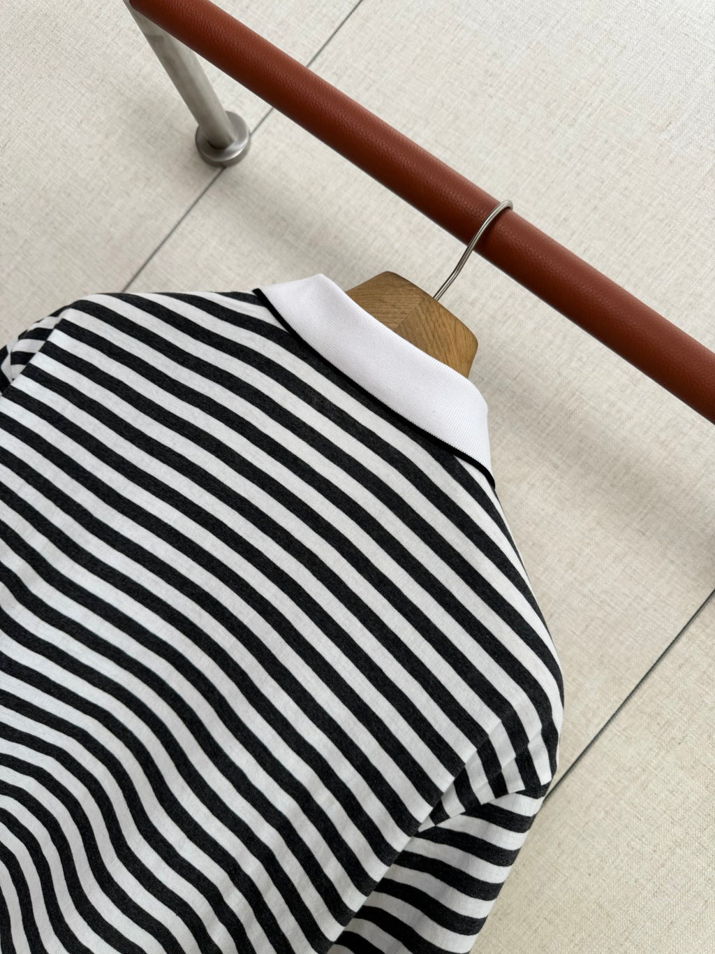 Loro Piana Poloshirt Schwarz-Weiss – Gestreiftes Poloshirt mit Kontrastkragen