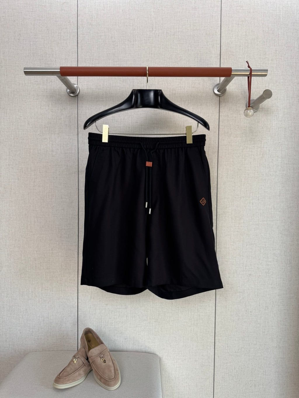 Loro Piana Shorts Schwarz – Leichte Shorts mit Elastikbund und Kordelzug
