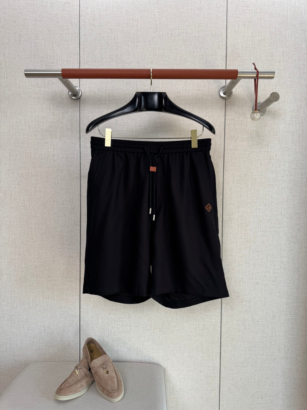 Loro Piana Shorts Schwarz – Leichte Shorts mit Elastikbund und Kordelzug