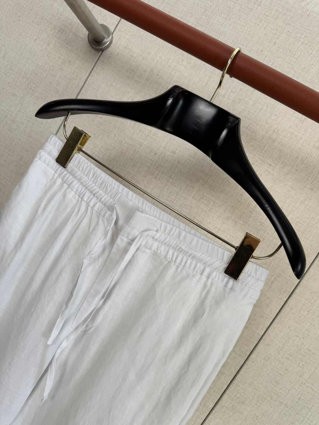 Loro Piana Leinenhose Weiss – Leichte Sommerhose mit Elastikbund