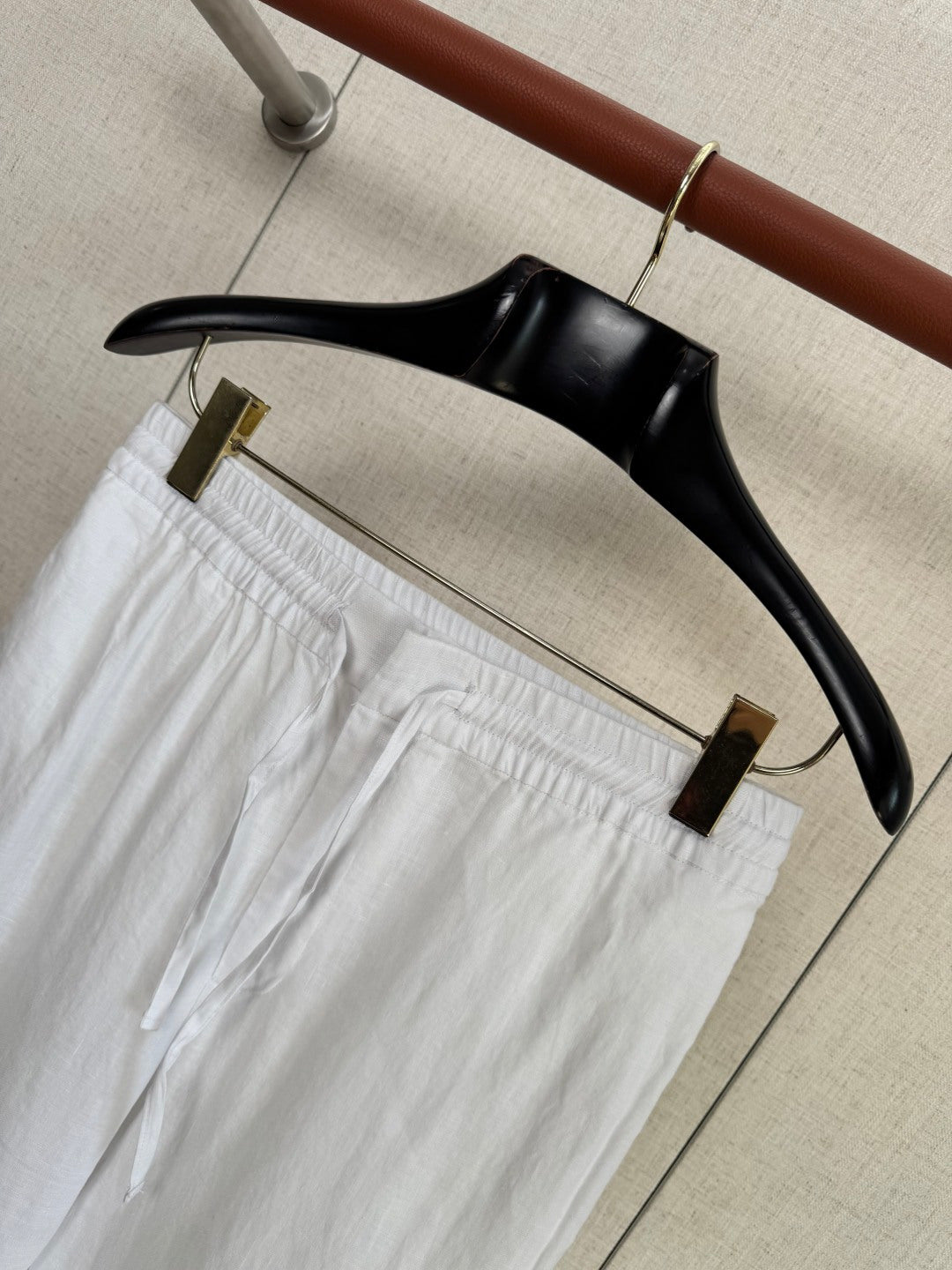 Loro Piana Leinenhose Weiss – Leichte Sommerhose mit Elastikbund