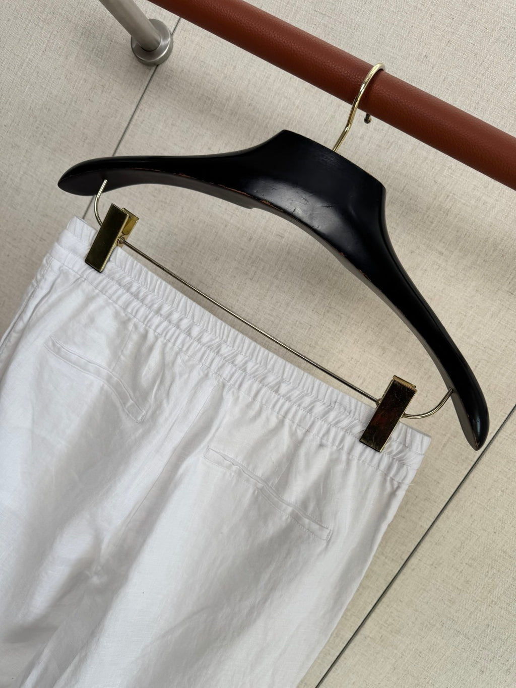 Loro Piana Leinenhose Weiss – Leichte Sommerhose mit Elastikbund