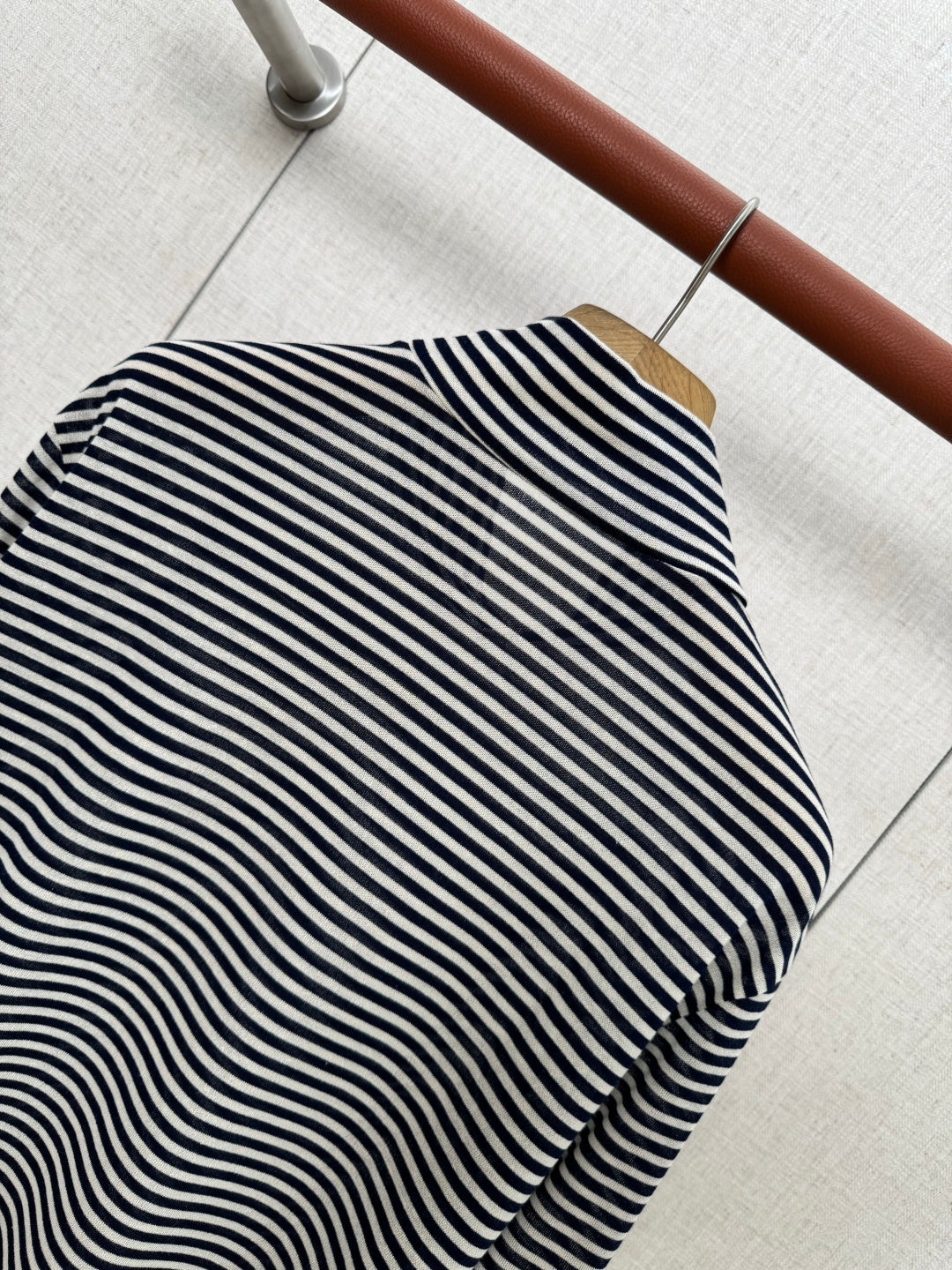 Loro Piana Rollkragenpullover – Schwarz-Weiss Langarmshirt mit modernem Look