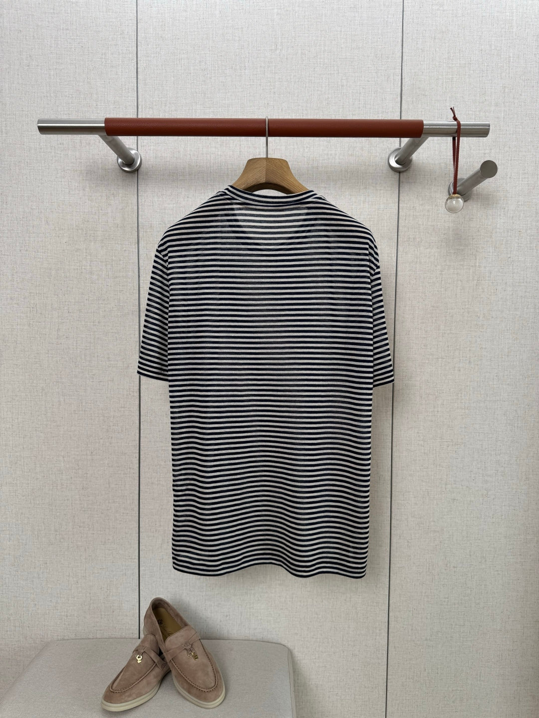 Loro Piana T-Shirt Schwarz-Weiss – Klassisches Kurzarmshirt mit modernem Look