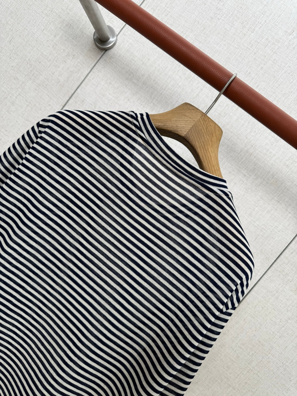 Loro Piana T-Shirt Schwarz-Weiss – Klassisches Kurzarmshirt mit modernem Look