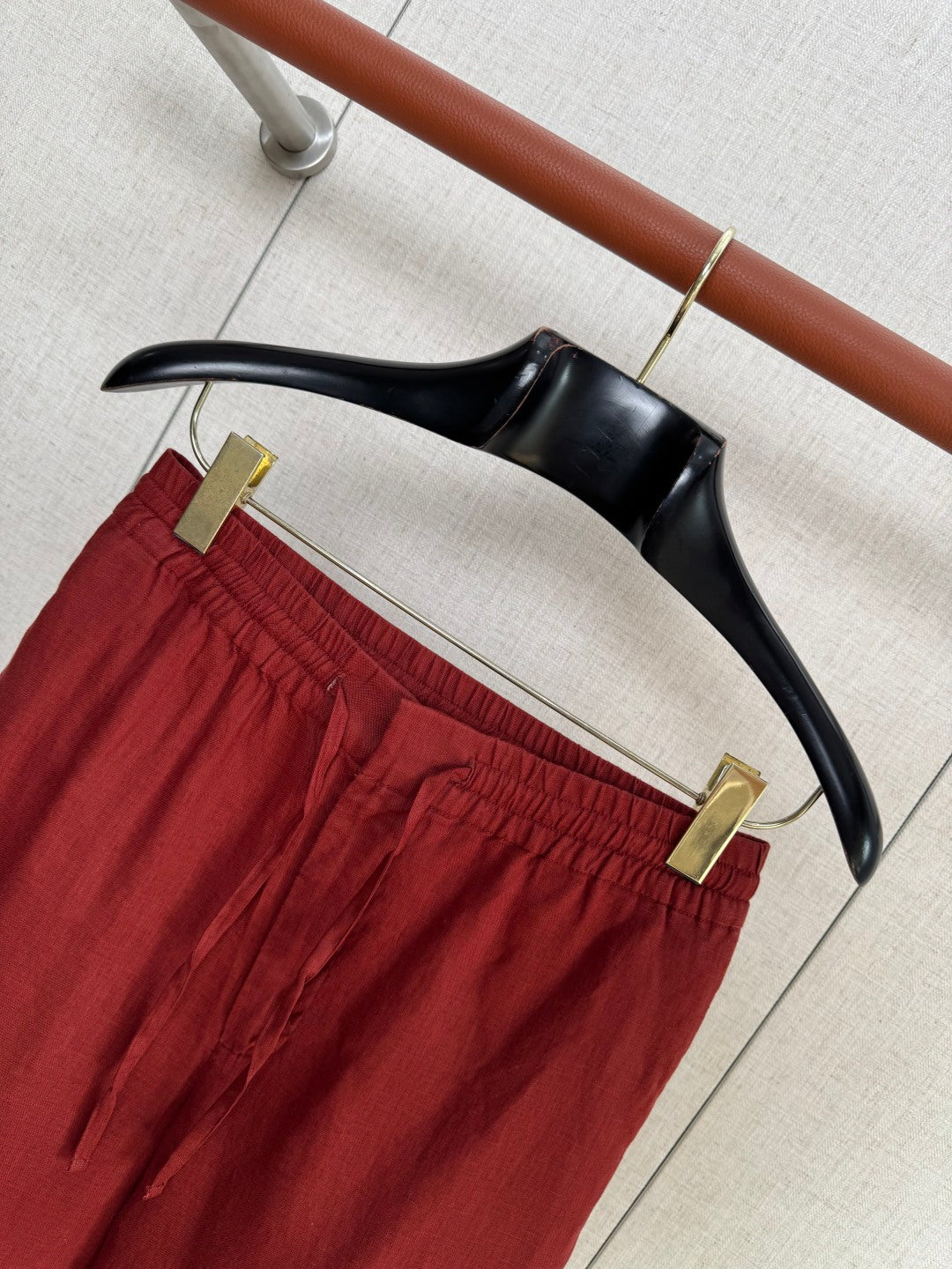 Loro Piana Leinenhose Rotbraun – Leichte Sommerhose mit Elastikbund