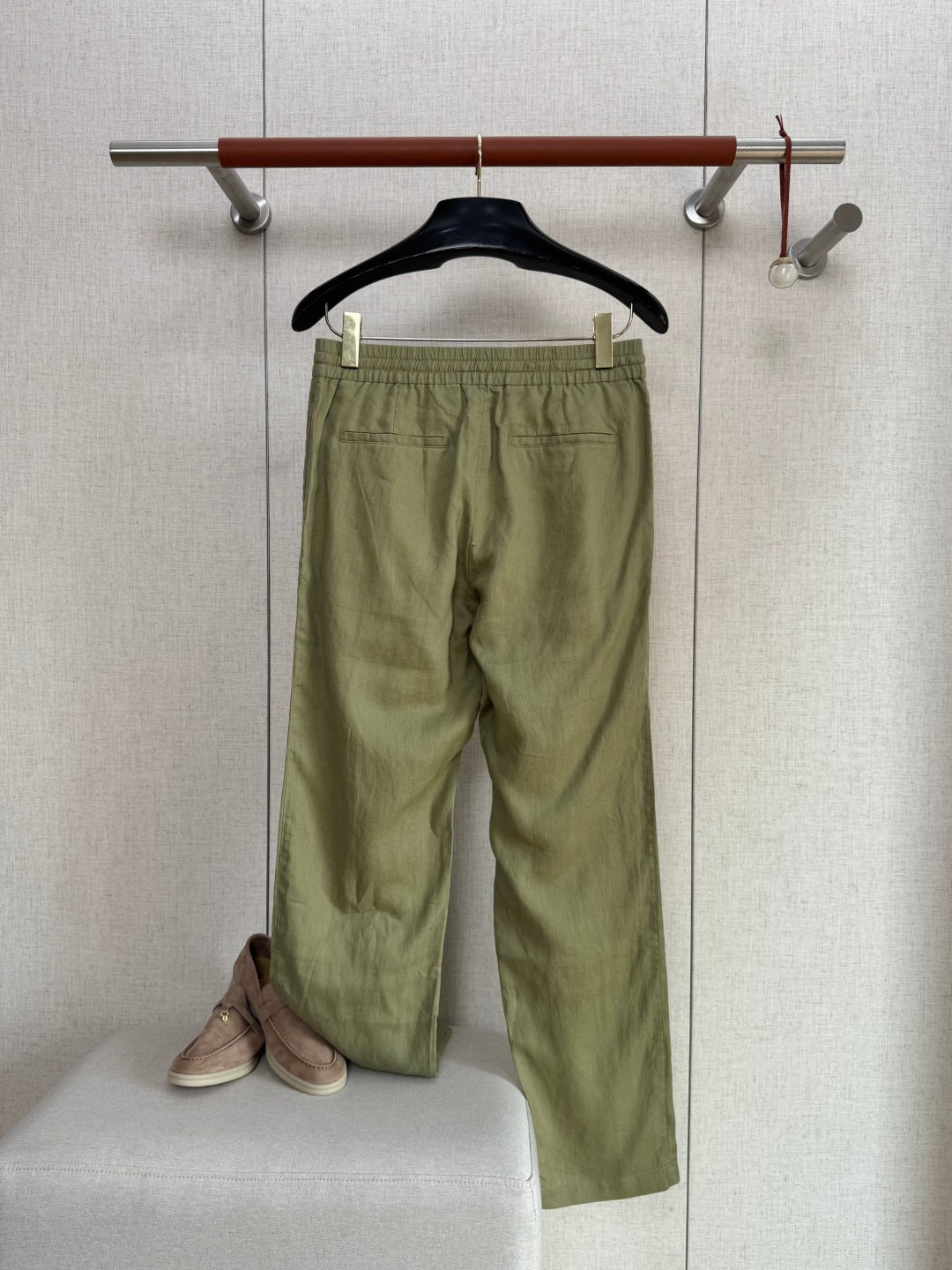 Loro Piana Leinenhose Olivgrün – Leichte Sommerhose mit Elastikbund