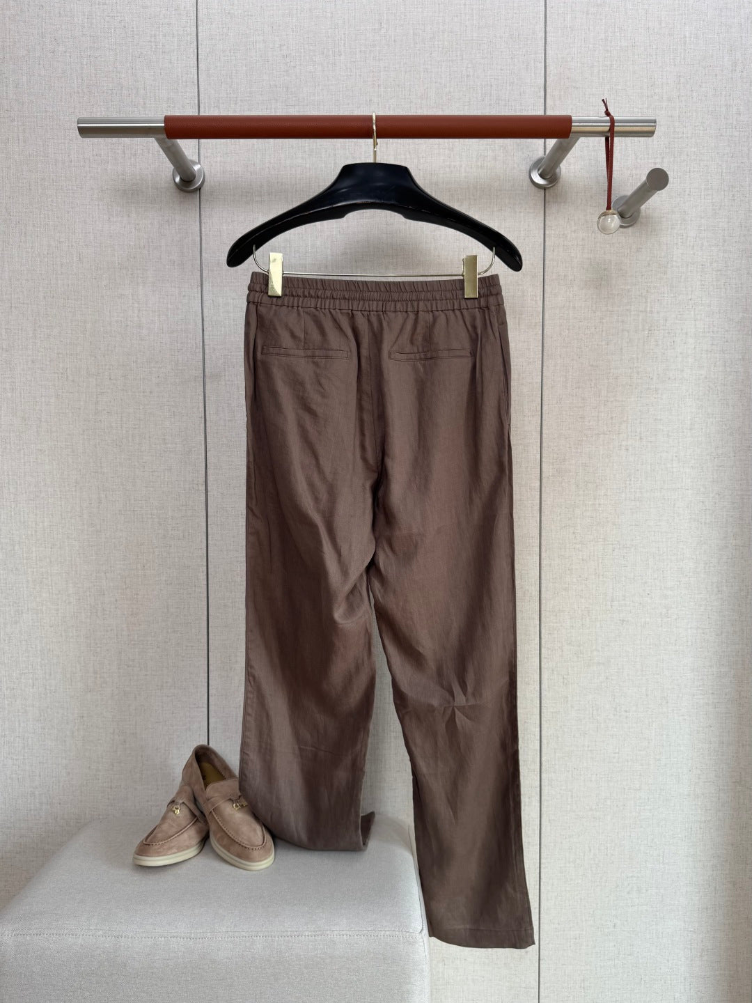 Loro Piana Leinenhose Braun – Leichte Sommerhose mit Elastikbund und Kordelzug