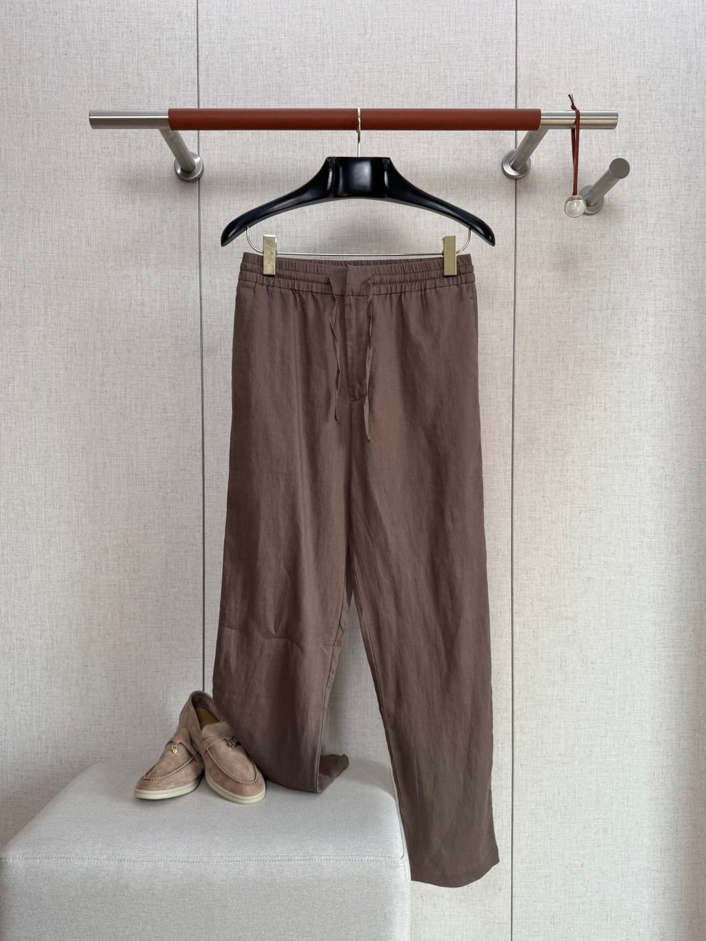 Loro Piana Leinenhose Braun – Leichte Sommerhose mit Elastikbund und Kordelzug