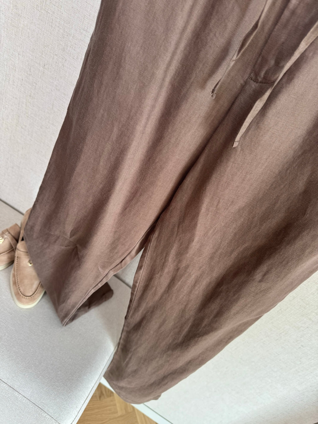 Loro Piana Leinenhose Braun – Leichte Sommerhose mit Elastikbund und Kordelzug