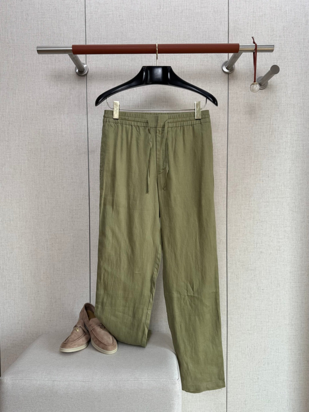 Loro Piana Leinenhose Olivgrün – Leichte Sommerhose mit Elastikbund