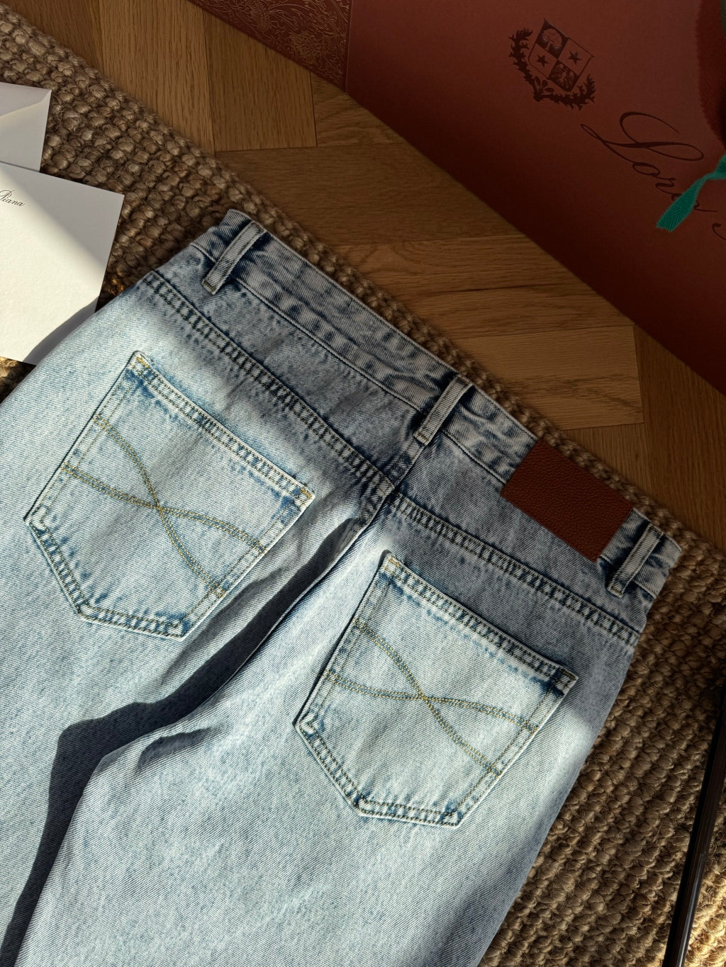 Brunello Cucinelli Jeans in Hellblauer Waschung mit klassischem 5-Pocket-Design