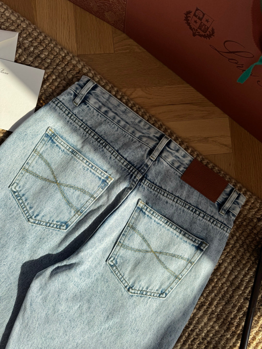 Brunello Cucinelli Jeans in Hellblauer Waschung mit klassischem 5-Pocket-Design