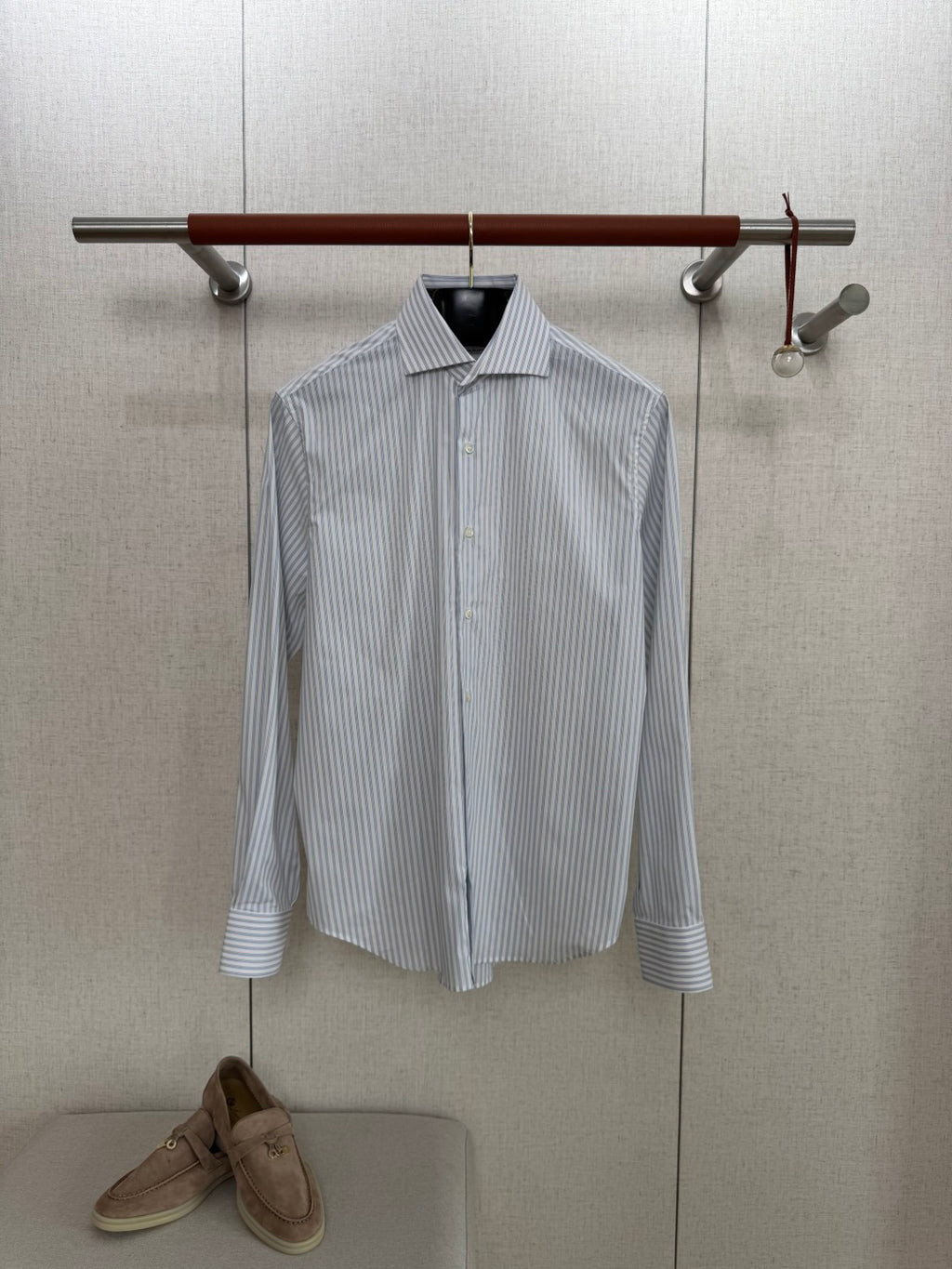 Loro Piana Businesshemd Hellblau-Weiss – Gestreiftes Langarmhemd mit klassischem