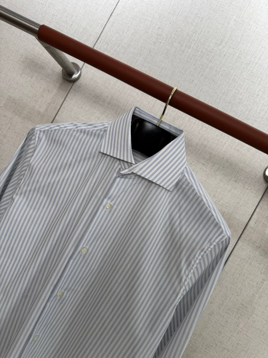 Loro Piana Businesshemd Hellblau-Weiss – Gestreiftes Langarmhemd mit klassischem