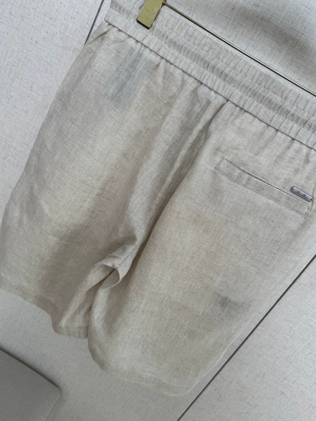 Loro Piana Shorts Beige – Leichte Leinenshorts mit Elastikbund und Kordelzug
