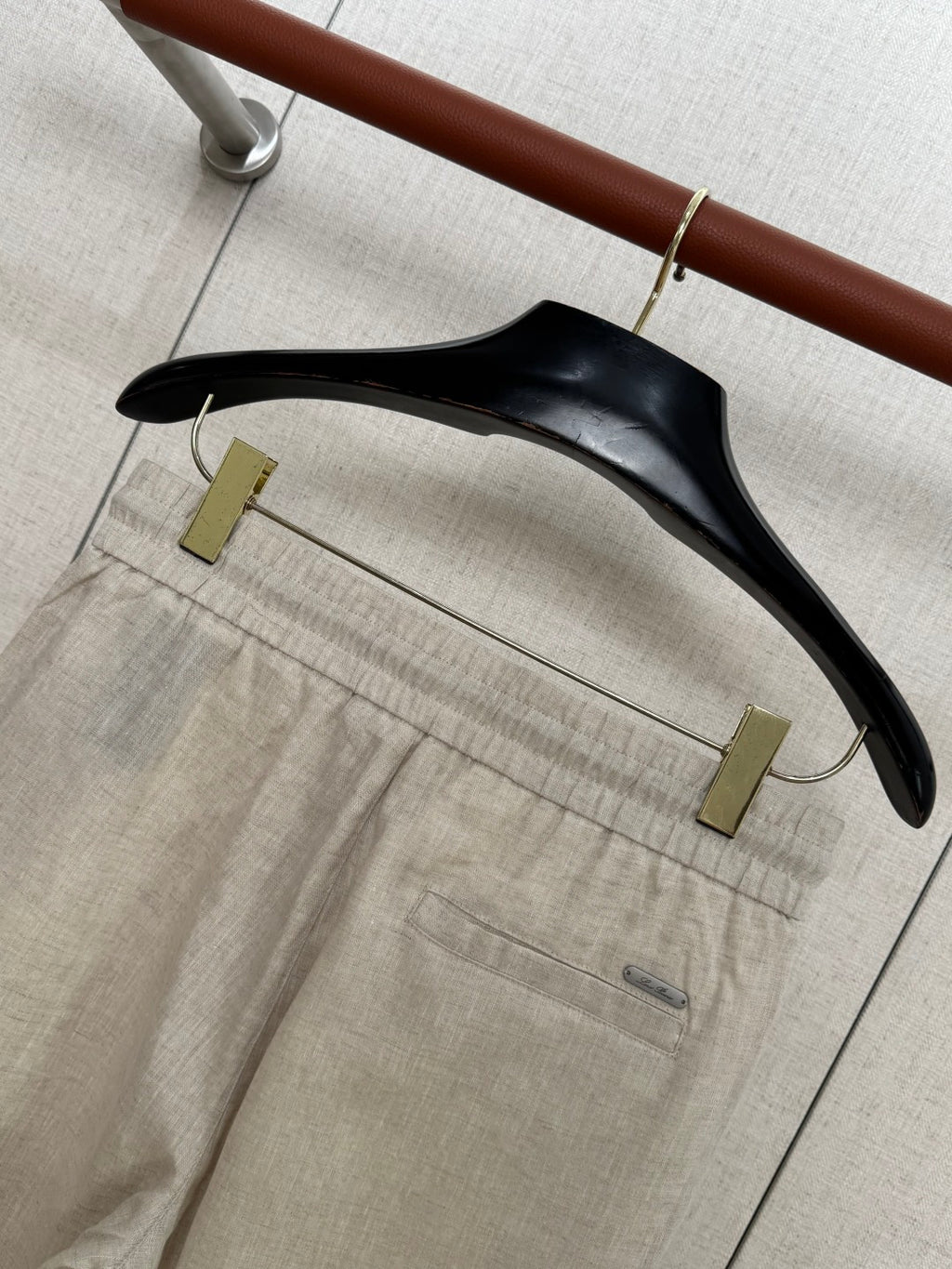 Loro Piana Shorts Beige – Leichte Leinenshorts mit Elastikbund und Kordelzug