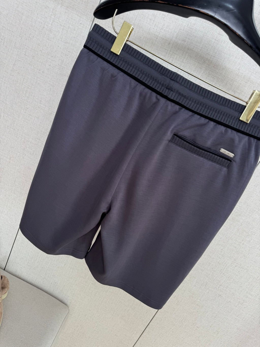 Loro Piana Shorts Dunkelgrau – Elastische Premium-Shorts mit Gesässtasche