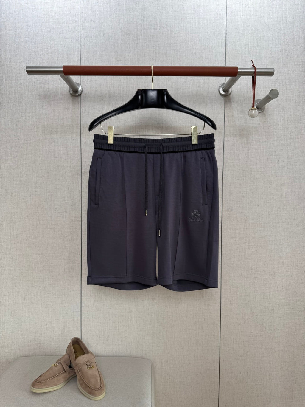 Loro Piana Shorts Dunkelgrau – Elastische Premium-Shorts mit Gesässtasche