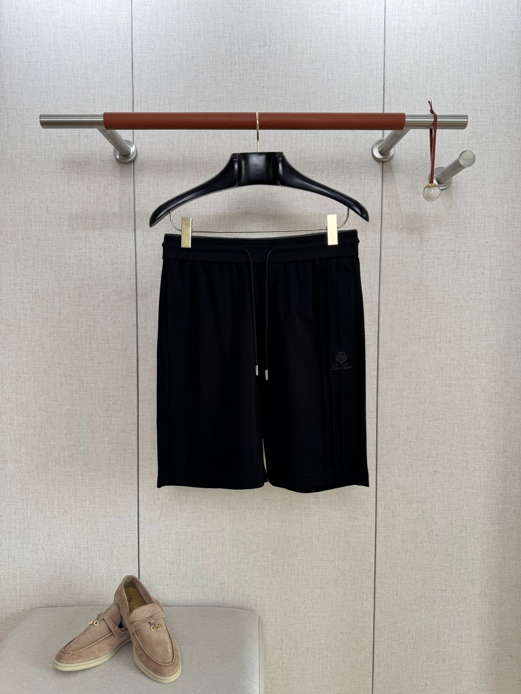 Loro Piana Shorts Schwarz – Sportlich-elegante Bermuda mit Kordelzug