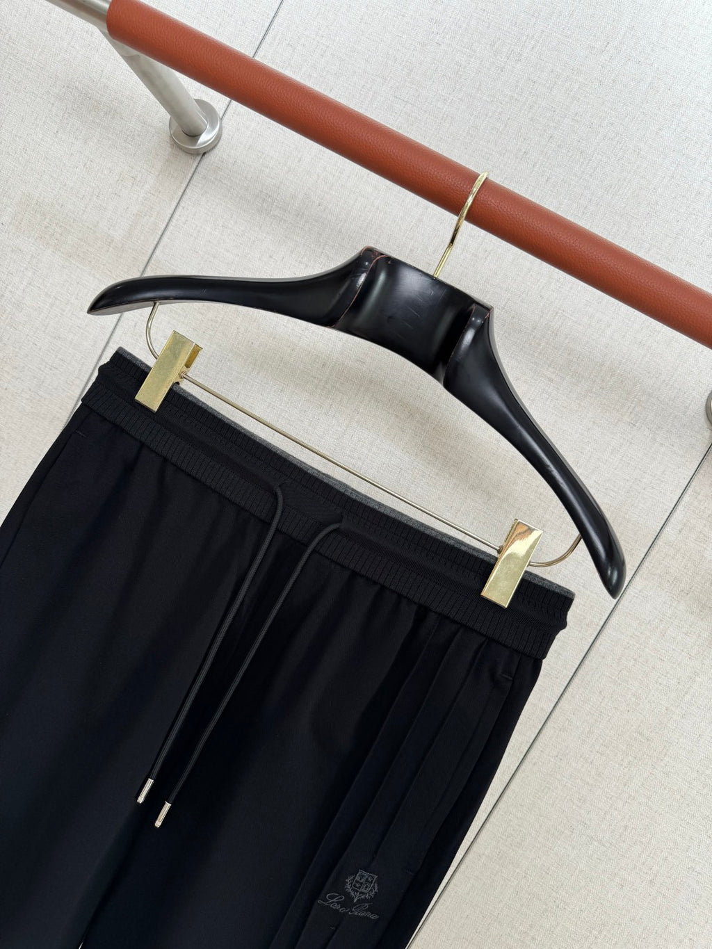 Loro Piana Shorts Schwarz – Sportlich-elegante Bermuda mit Kordelzug