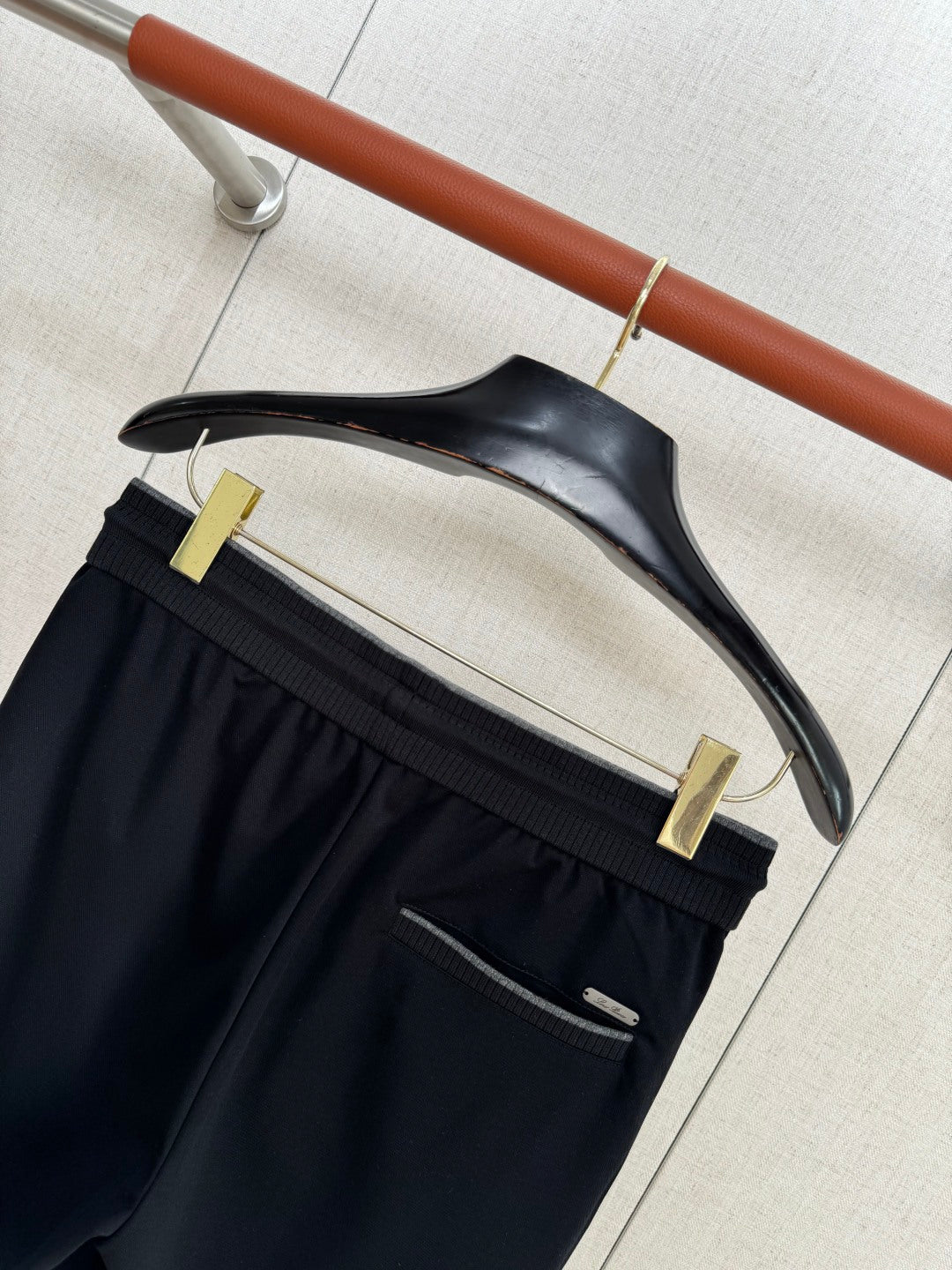 Loro Piana Shorts Schwarz – Sportlich-elegante Bermuda mit Kordelzug