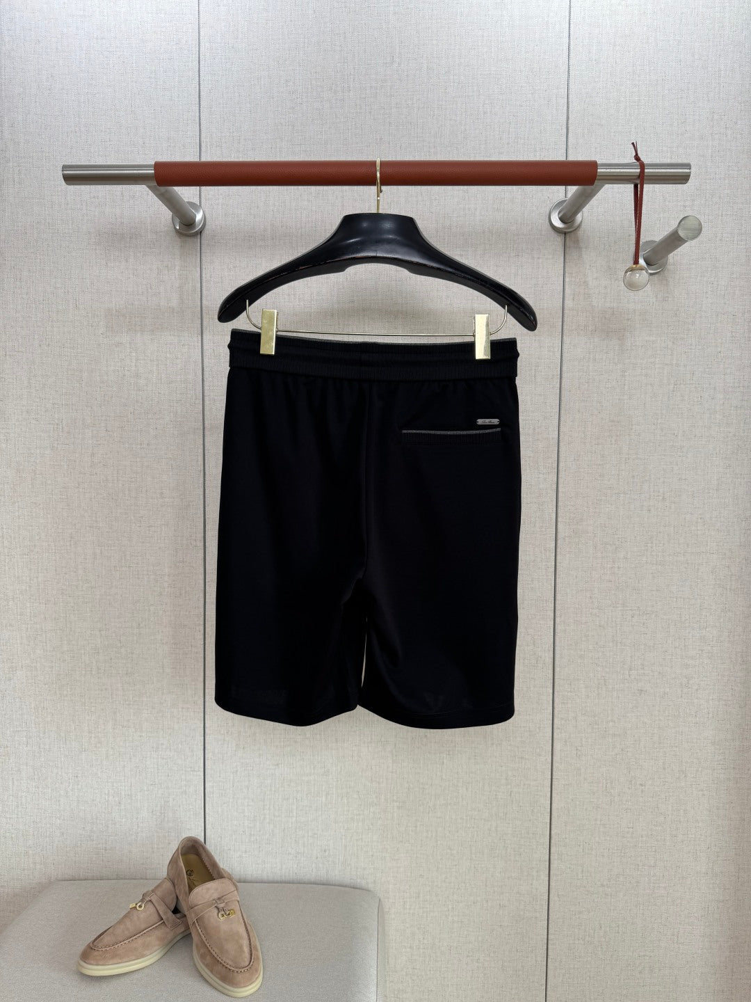 Loro Piana Shorts Schwarz – Sportlich-elegante Bermuda mit Kordelzug