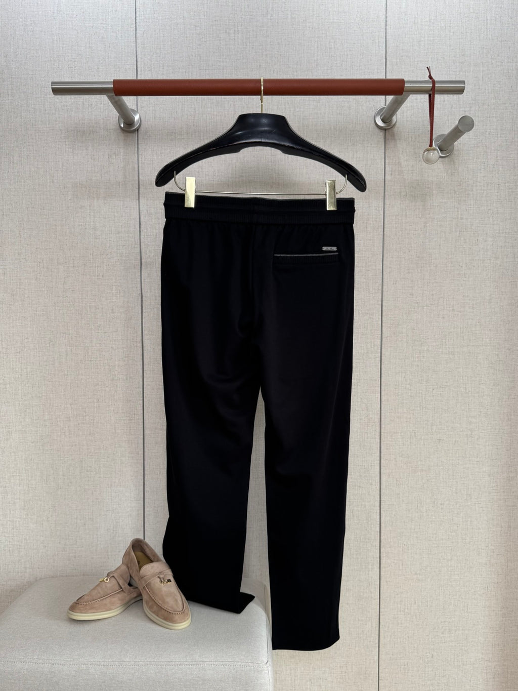 Loro Piana Hose Schwarz – Komfortable Hose mit Elastikbund und moderner Silhouette